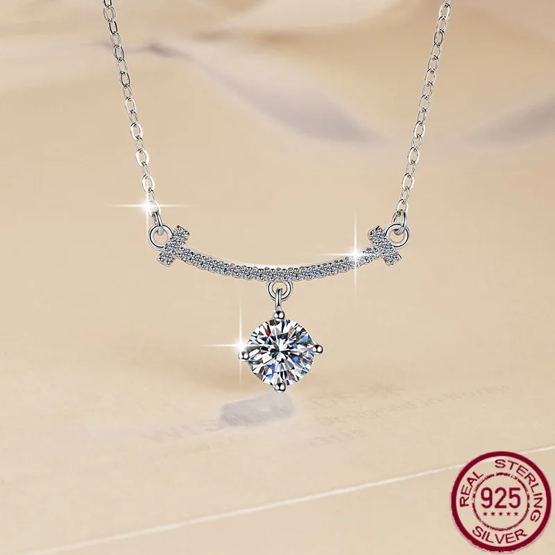 

Новое ожерелье из чистого серебра S925, модная улыбка, 1 карат, цвет D, кулон из муассанита, ожерелье, свадебные украшения