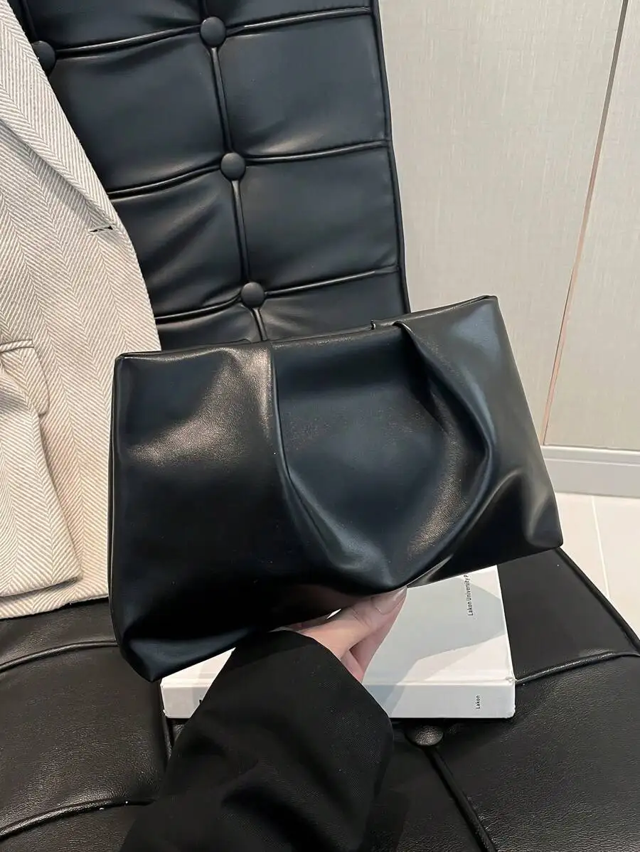 

Черная плиссированная сумка-клатч для вечерних мероприятий