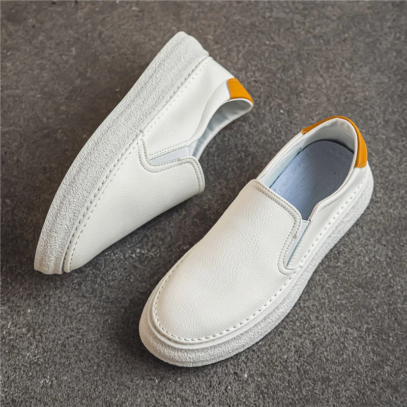 Nuove scarpe classiche in pelle bianca da uomo comode mocassini bassi da uomo scarpe Casual in pelle Slip-On scarpe da ginnastica piatte pigre guida maschile