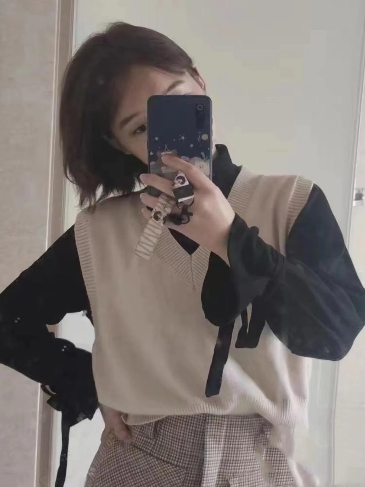 เสื้อกั๊กถักไหมพรมทรงวีสำหรับผู้หญิง ใส่ในฤดูหนาว เนื้อผ้าบาง ใส่เป็นเสื้อนอกหรือเสื้อซับในได้ สวมใส่สบายๆ เหมาะกับการเดินทาง ทรงหลวม ใส่แล้วดูเพรียว