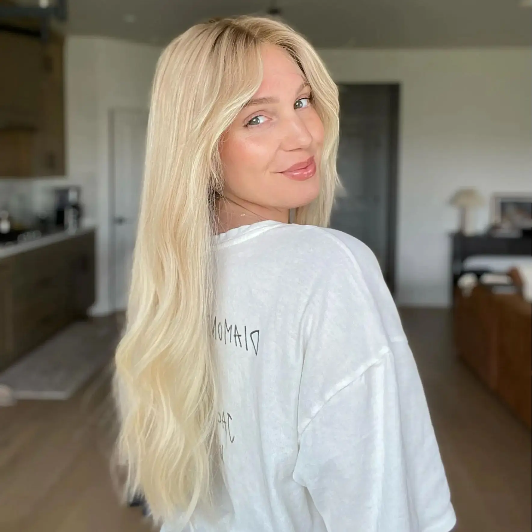 Luxury Slightly Wave Preplicked Hairline Hair Swiss HD Transparent Lace Ombre Light Blonde Lace Frontal Wig with Shadow Roots