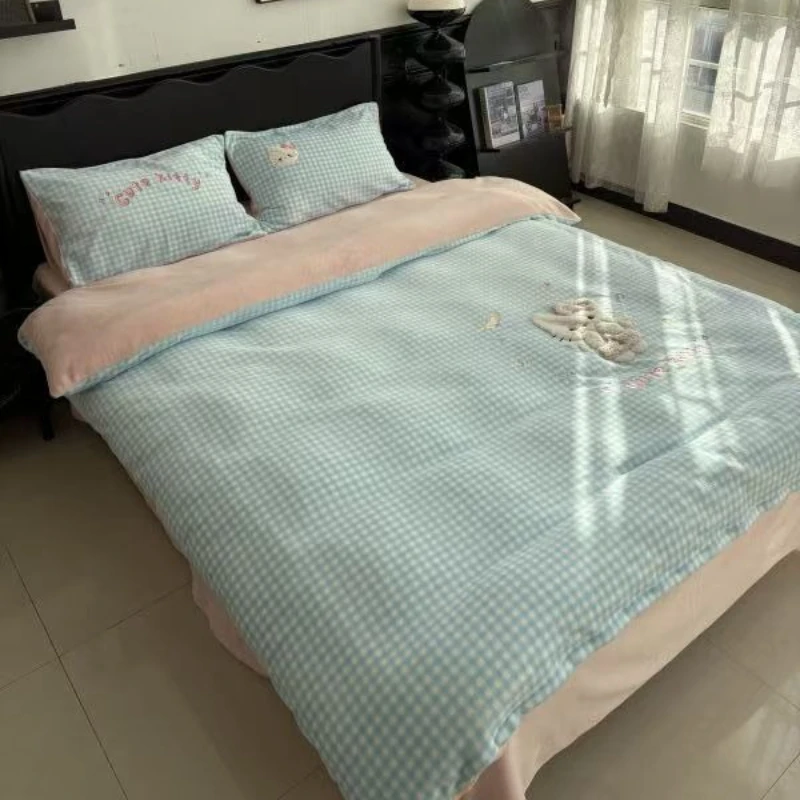 

Милое постельное белье с героями мультфильмов «Hello Kitty Little Angel», кавайные зимние теплые простыни из кораллового флиса для девочек, пододеяльник, комплект из четырех предметов, подарок