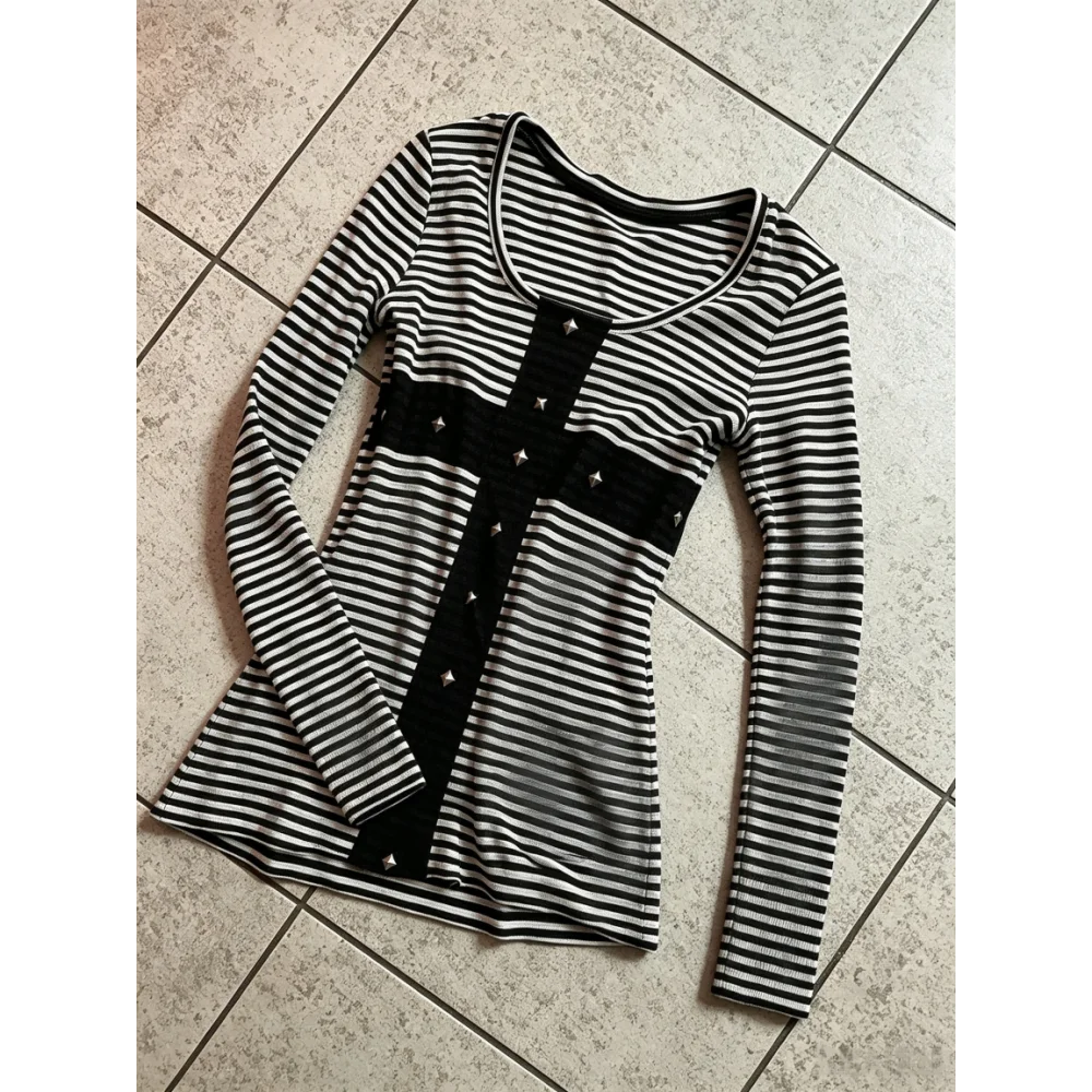 Retro Gothic Punk Striped Long Sleeve Tee, Cross Rivet Detailed Round Neck Slim Fit Dark Aesthetic Streetwear Shirt