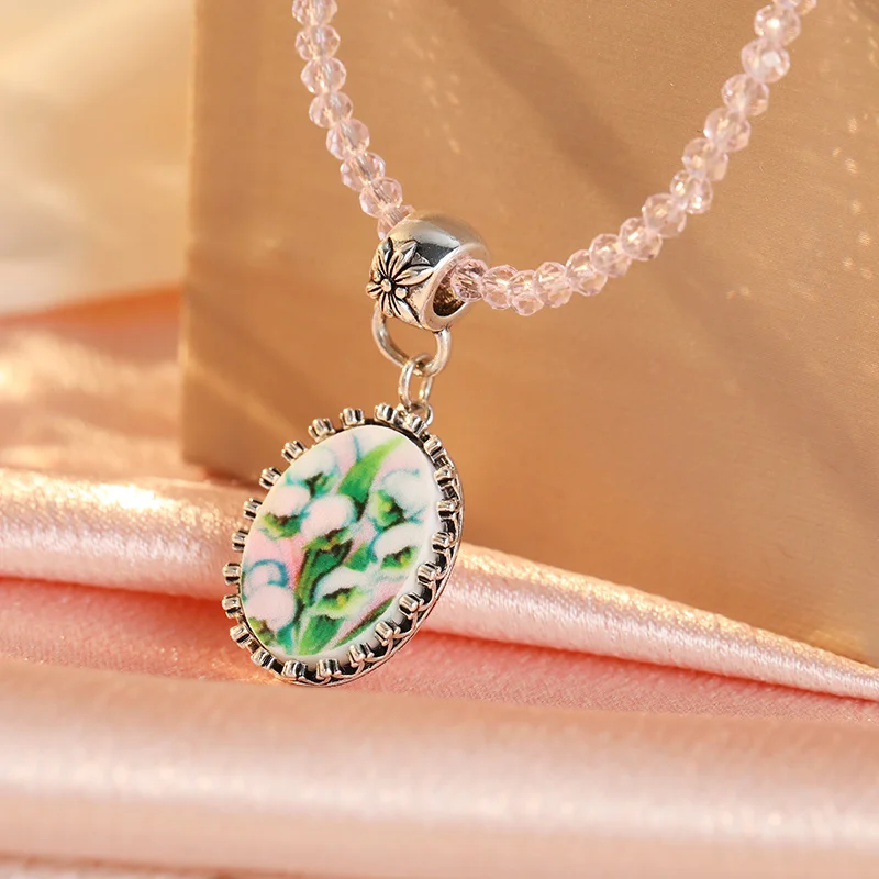 Soft and Fresh Women's Necklace Oval Orchid Pattern Pendant NecklaceExquisite and Elegant Jewelry Accessory