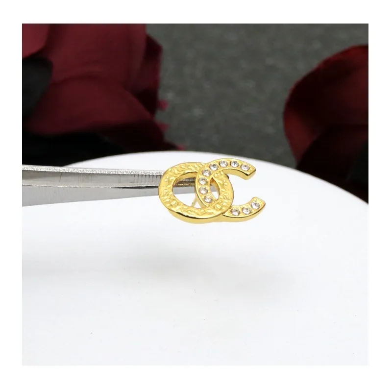 

Новые классические модные серьги-гвоздики для женщин, серия с бриллиантами, универсальные трендовые серьги