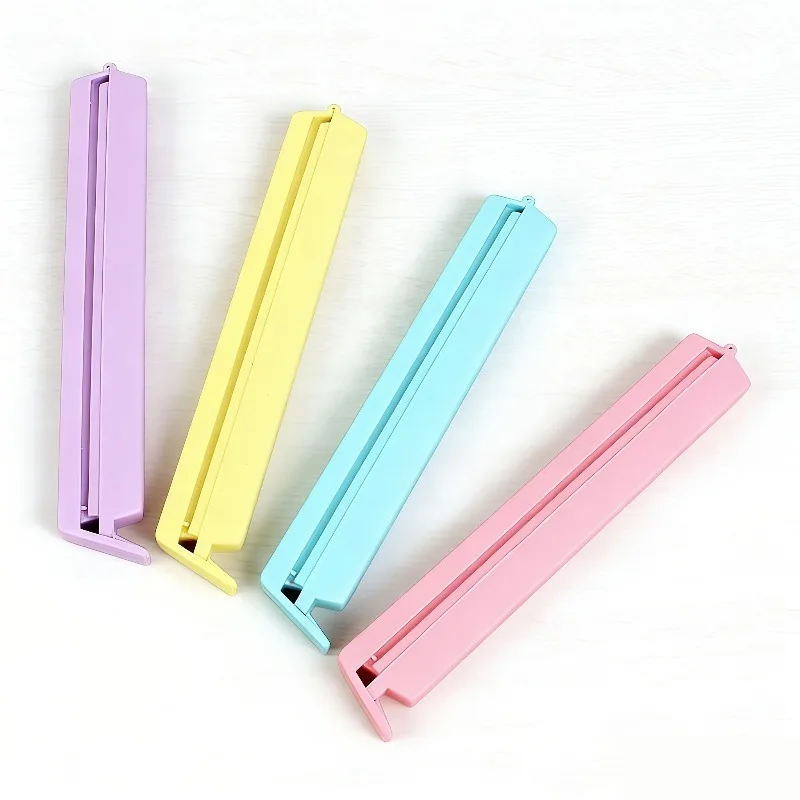 16 Pcs/Set 3 Sizes Food Bag Sealing Clips, Suitable for Food and Snack Storage Clips, Colored Sealing Bag Clips for Home Rooms