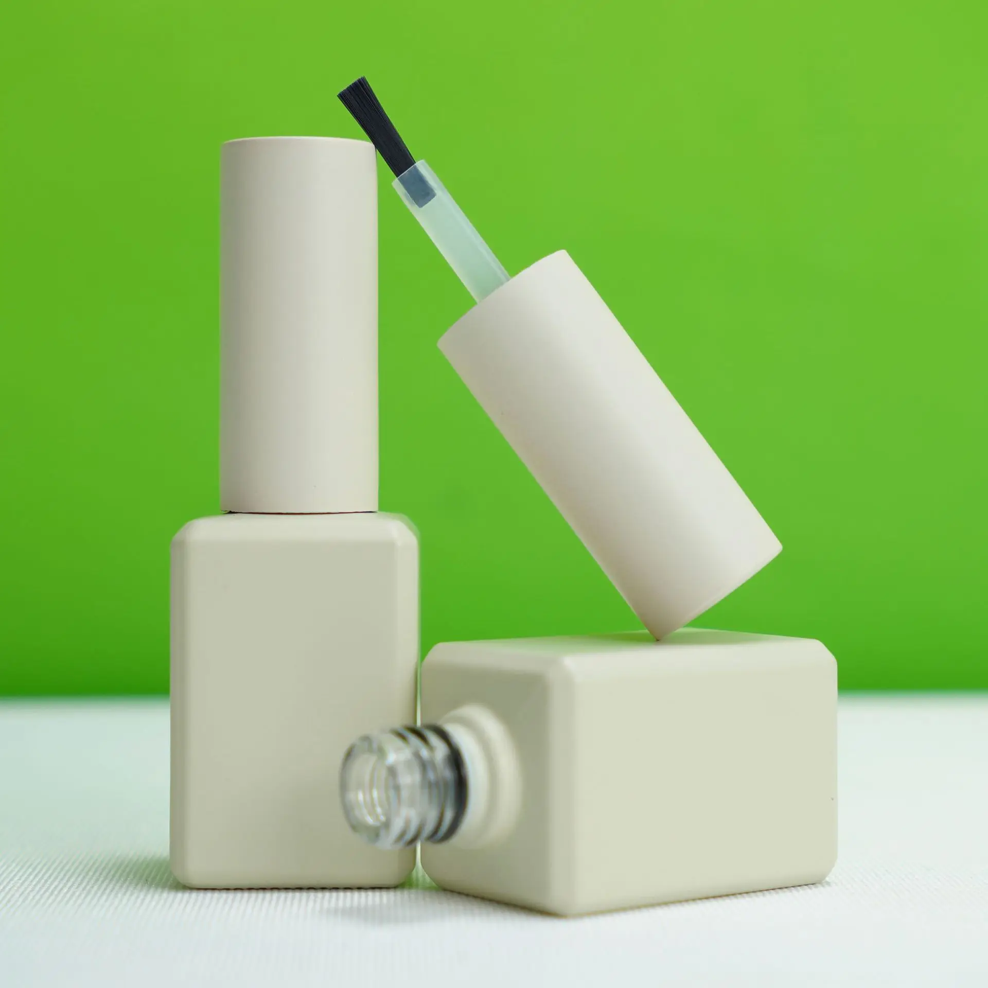 زجاجة طلاء أظافر بيج سعة 15 مل مع فرشاة حاوية زجاجية فارغة لزجاجة جل الأظافر القابلة لإعادة الملء