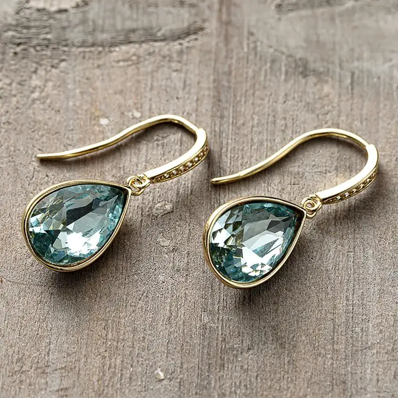 Huitan Birnenförmige Damen-Ohrringe in Goldfarbe, schlichter Stil, für Hochzeit, Party, vielseitig einsetzbar, mit glänzendem CZ-Stein, schicker Schmuck