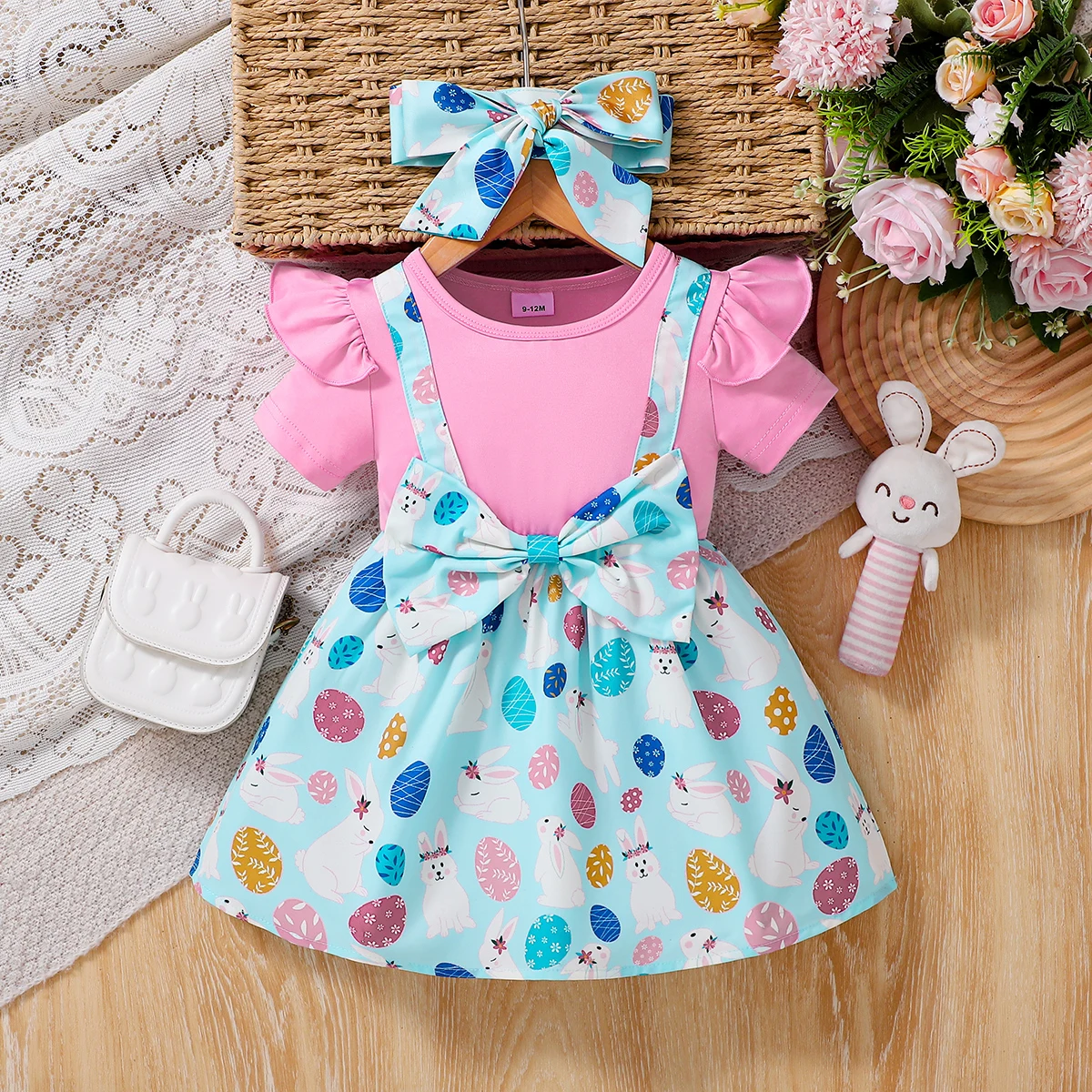 

Детское платье-комбинация розово-мятного цвета с принтом кролика и яйца, большим бантом, рукавами-фонариками, дышащее, с повязкой для волос в комплекте