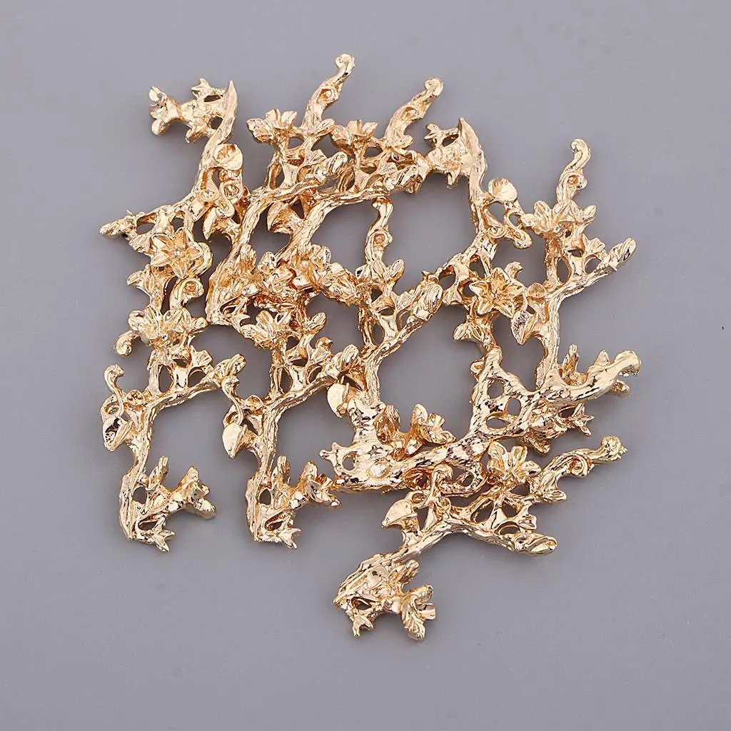 Forme di abbellimenti, ornamenti, orecchini e altri accessori