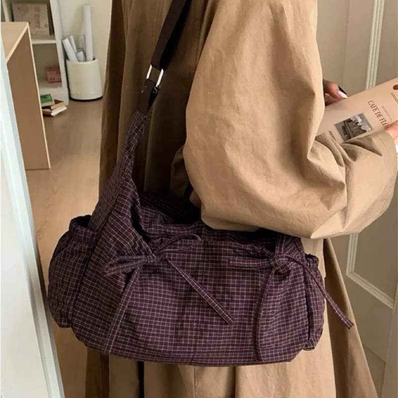 

Korean Vintage Plaid Shoulder Bag Large Capacity Commuter Handbag Lightweight Student Crossbody Bag Unisex Casual Versatile Bag