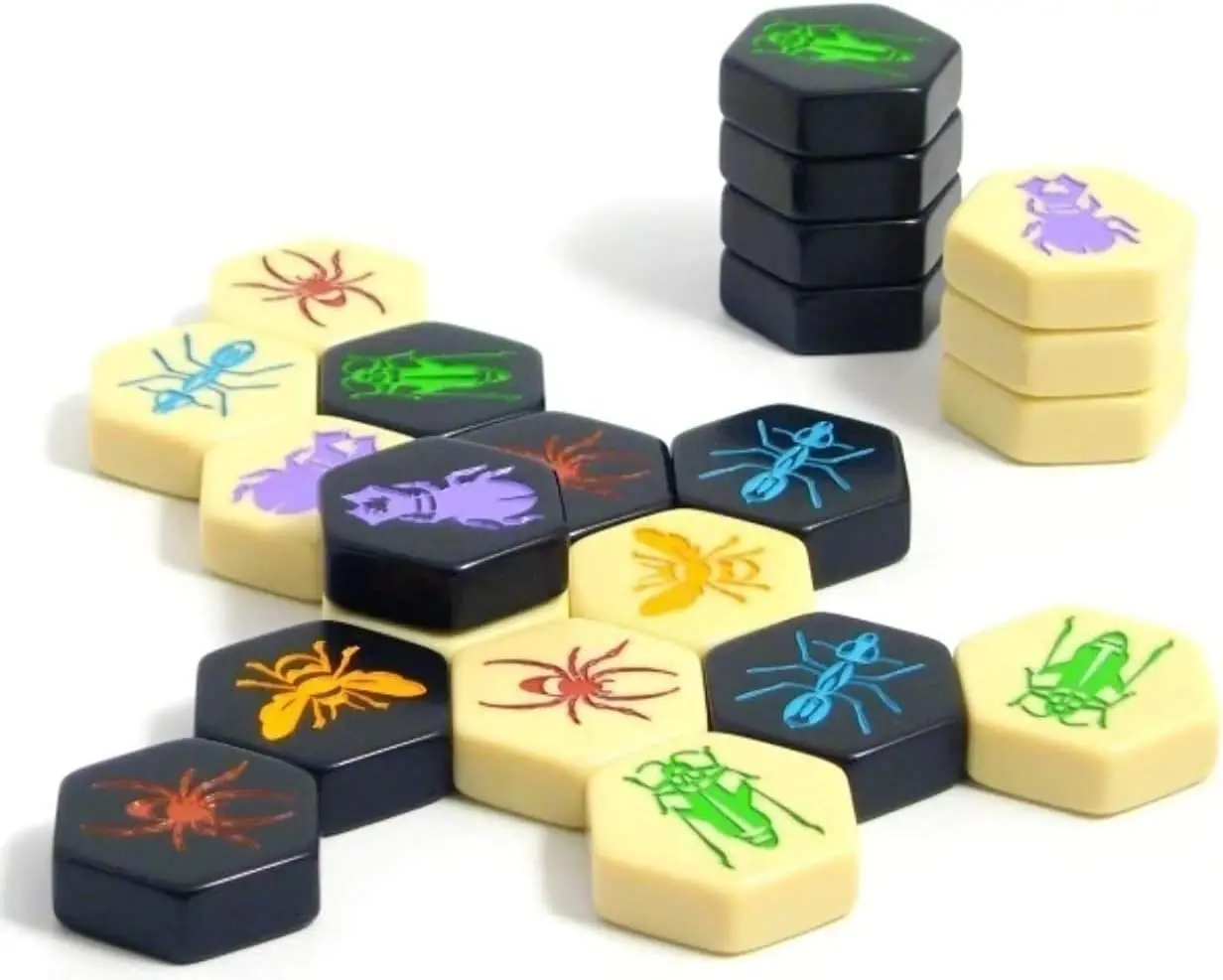 Smart Zone Games Hive Pocket: Juego de mesa de estrategia portátil para 2 jugadores con extensiones de mariquita y mosquitos - Edición de viaje compacta