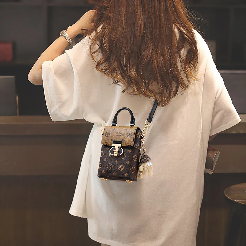 

2026 New Women Luxury Designer Famous Mini Bags Lady Delicate Buckle Crossbody Bags Female Daily Date Casual Shoulder Bags