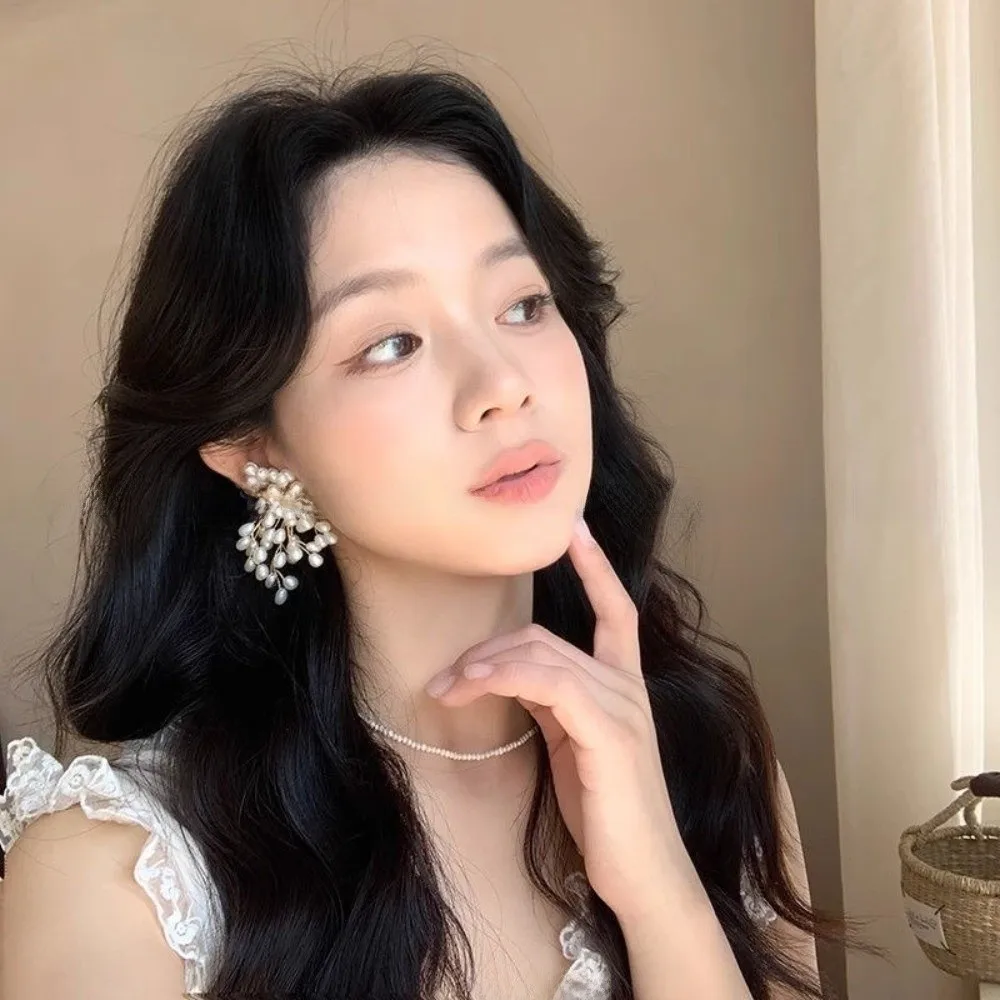 French Elegant Imitation Earrings Long Design Exaggerated Style Pearls Flower Earrings Temperament Tassel Dangle Earrings