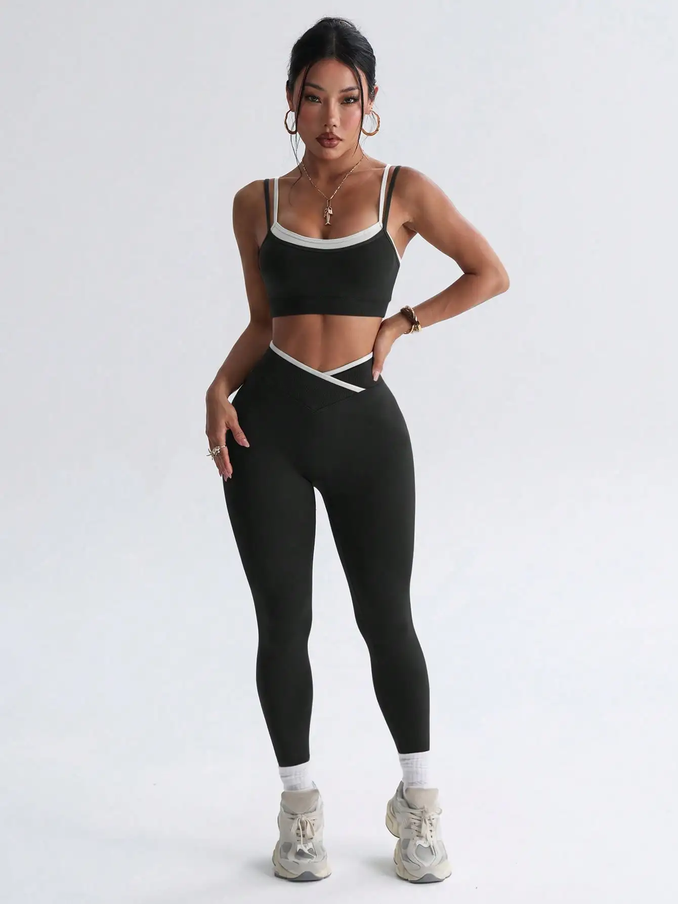 Nahtloses Yoga-Set für Damen, 2-teilig, Sport-BH, High-Waist-Leggings, verstellbare Träger, V-Taille, Po-Lifting, Workout – Detail 4