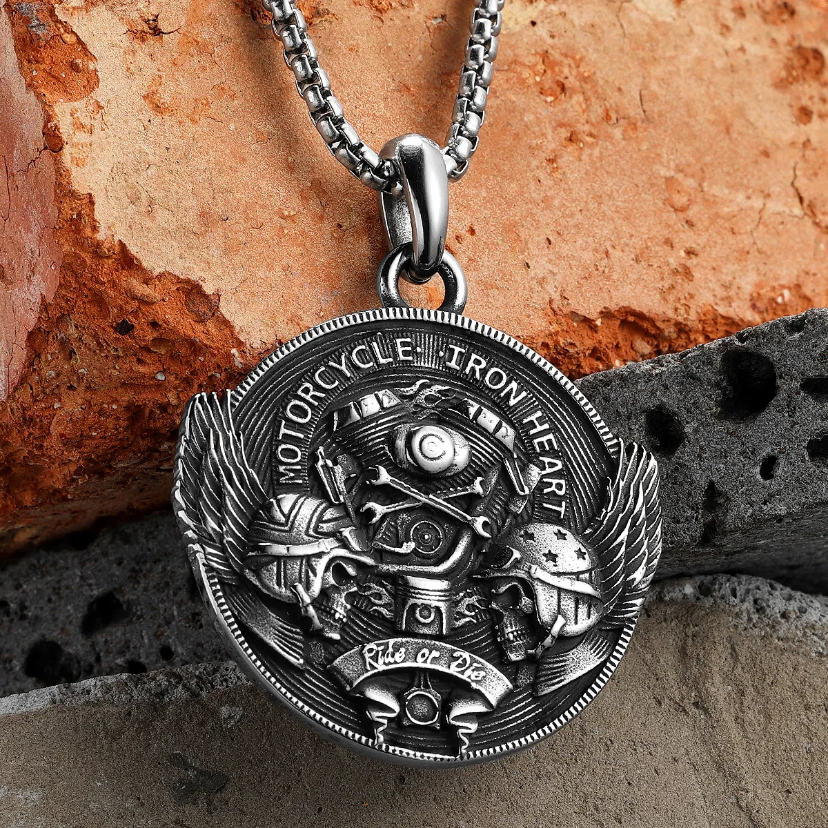 

Vintage Motorcycle Iron Heart Skull Rider Men Necklaces Stainless Steel Pendant Chain Women Jewelry Accessories Gifts Wholesale