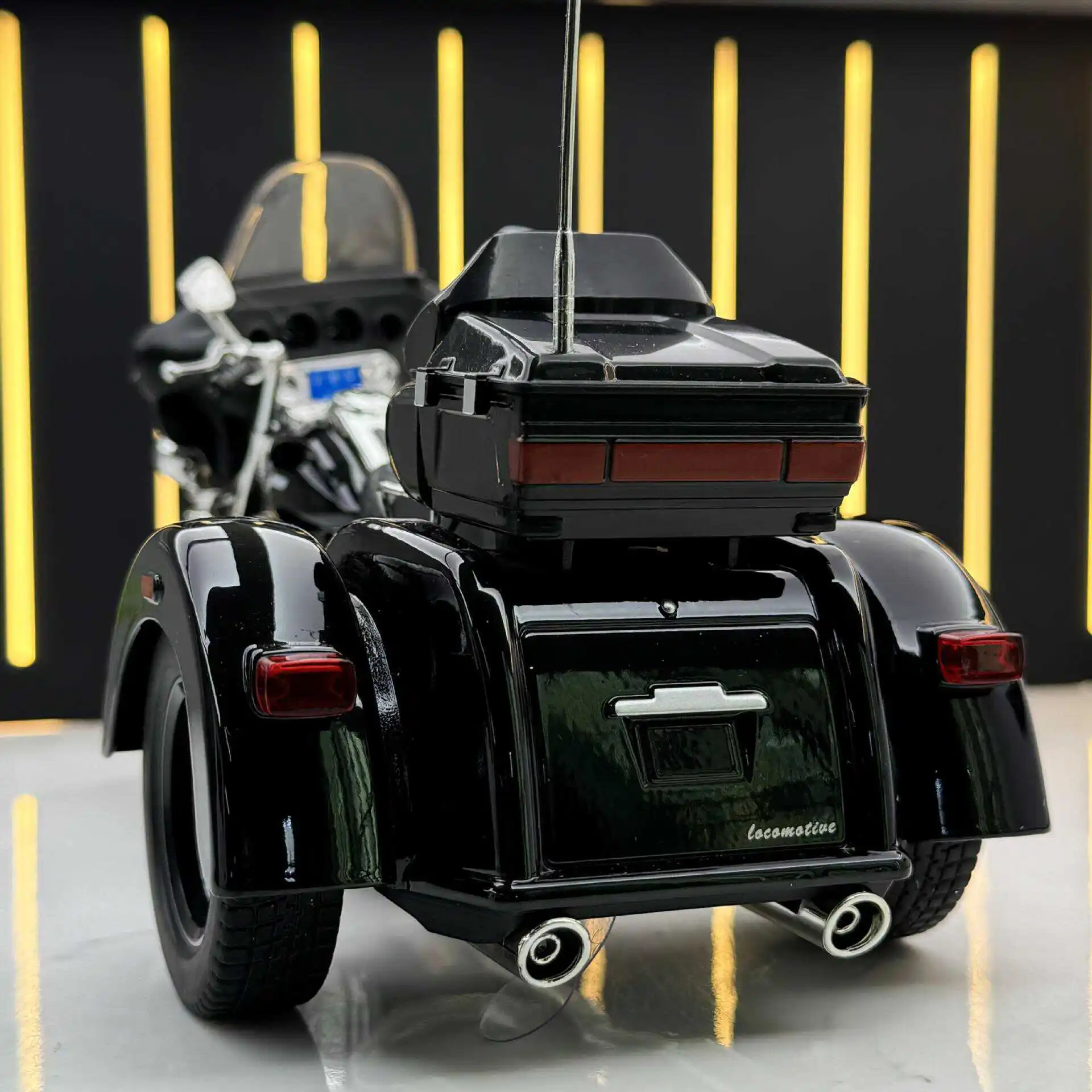 1:9 Tri Glide CVO 2021 Alloy Die Cast Motorcycle Model Toy Vehicle Collection Sound and Light Off Road Autocycle Toys Car