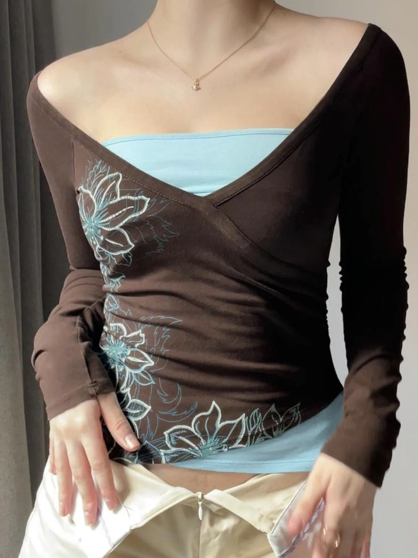 

Korobov Y2k Sexy Contrast Color V Neck Long Sleeve Fake Two Piece Flower Print vintage T-Shirts