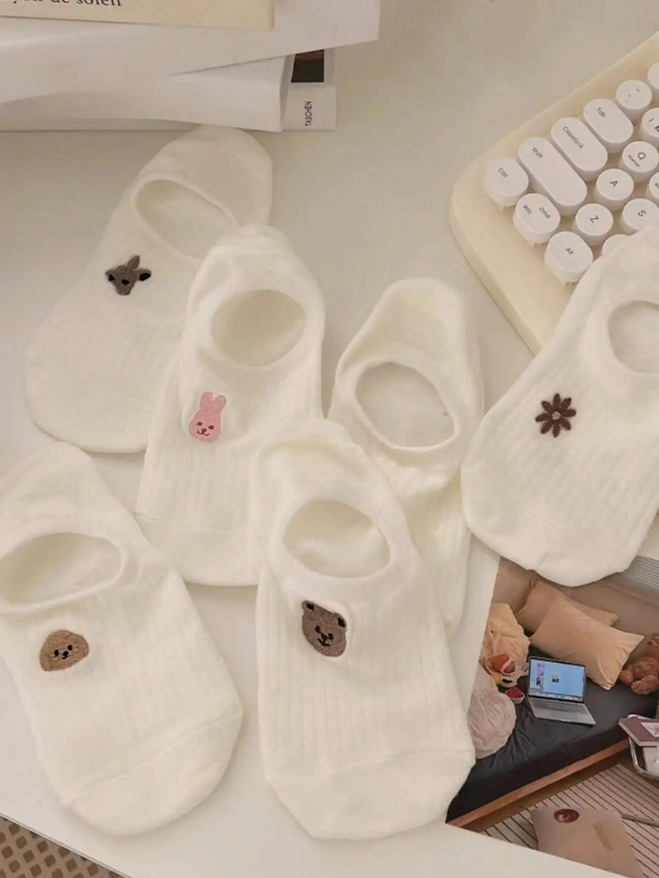 Modische weiße Bootssocken für Damen, niedrig geschnittene unsichtbare Socken, No-Show-Socken, süßer Stil, niedliche Cartoon-Muster, Studentensocken – Detail 3