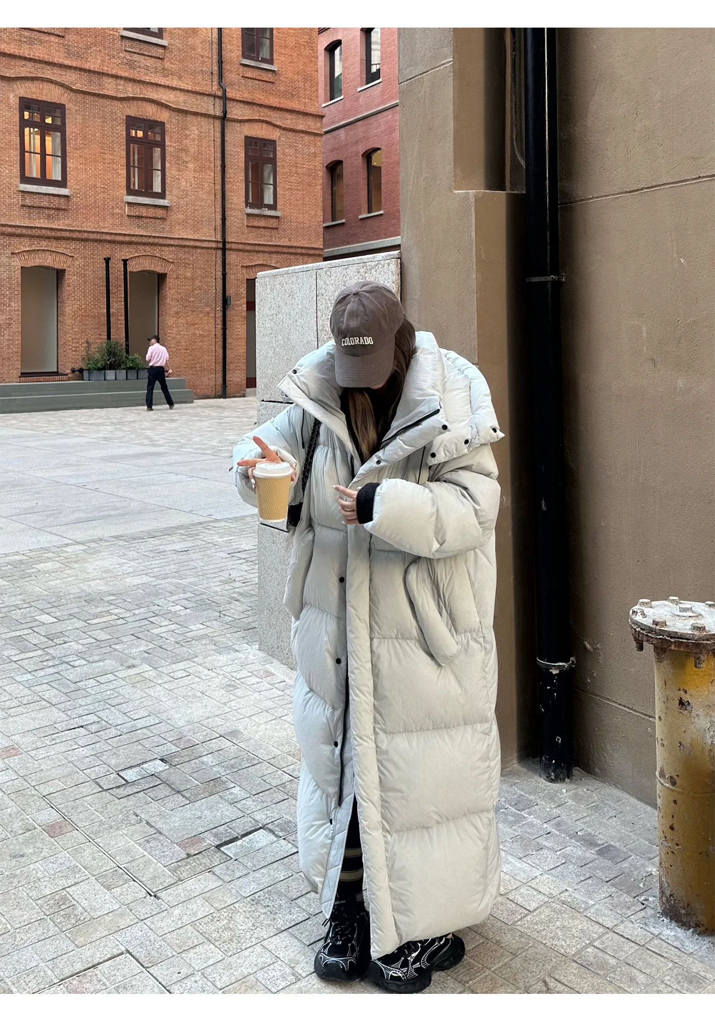 High-end Advanced Warm Extra Long Down Jacket Over The Knee 2026 New Winter Thickened Large Hooded Cotton Jacket for Women