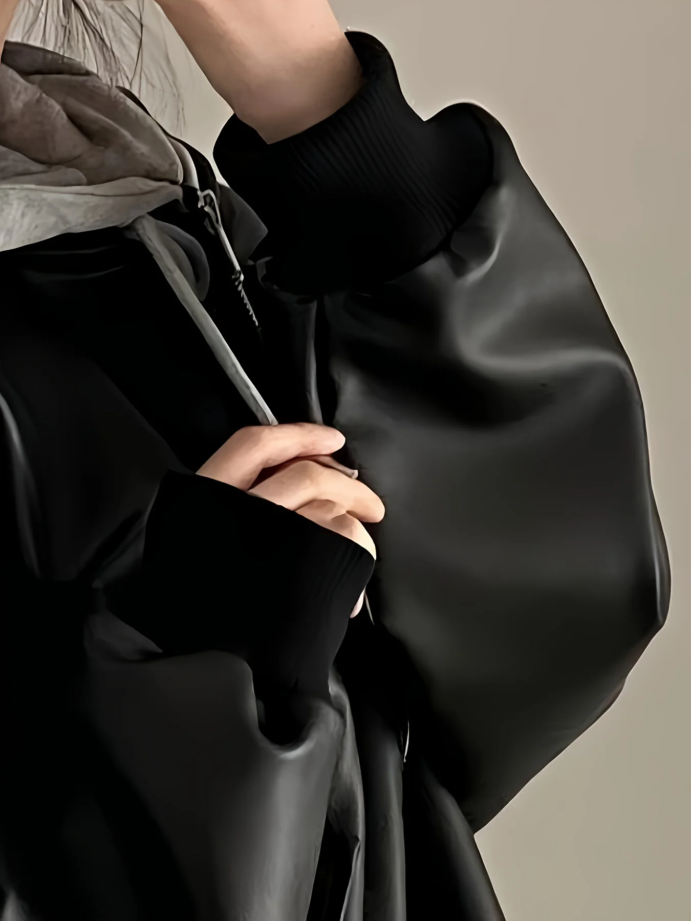 Primavera e autunno nuovo colore block sciolto e versatile falso giacca da donna in due pezzi retrò con tasca con cerniera giacca in pelle con cappuccio