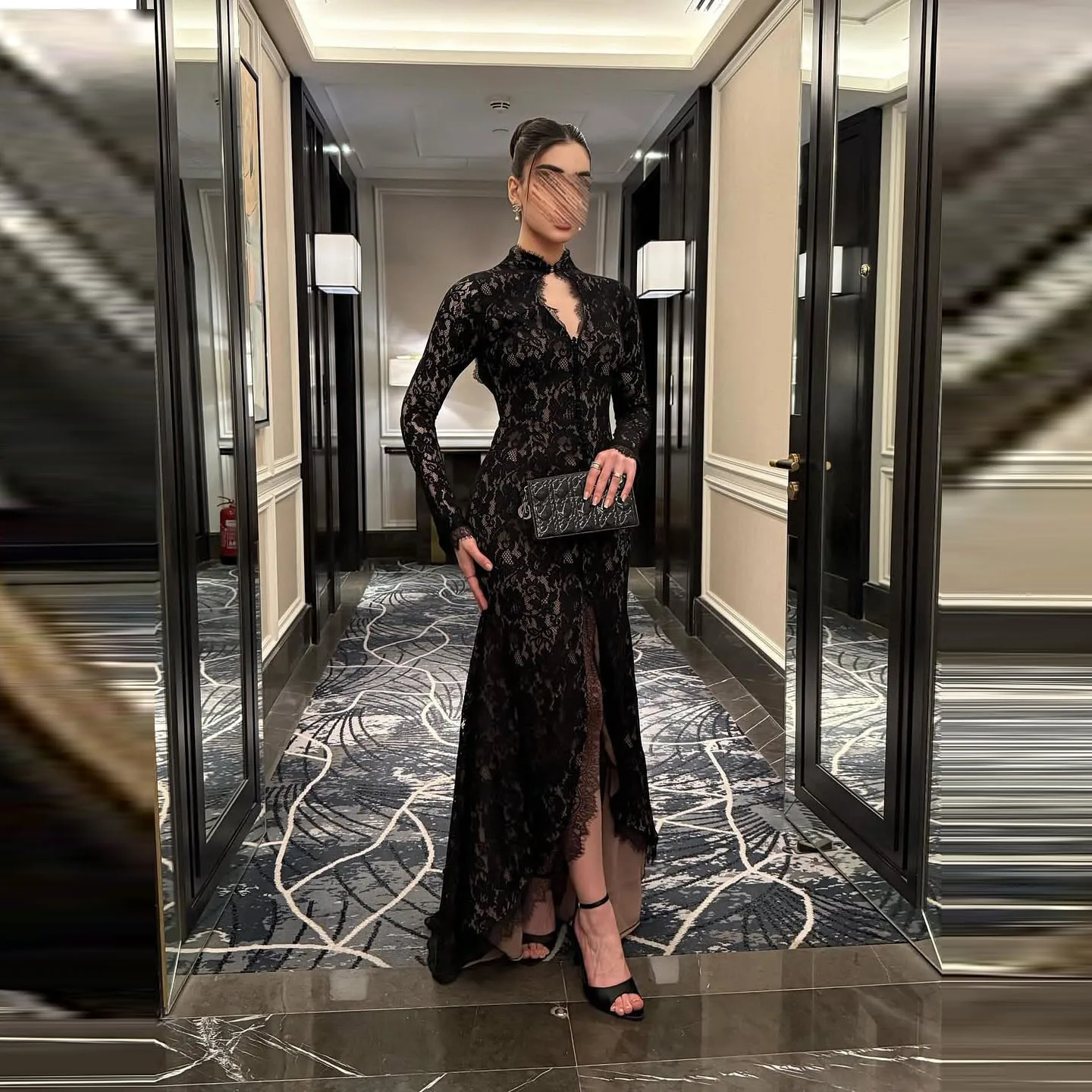 

Черное кружевное платье с высоким воротом и длинными рукавами, открытая спина, вырез в виде замочной скважины, разрез бедра, роскошное вечернее платье ручной работы на пуговицах в стиле барокко