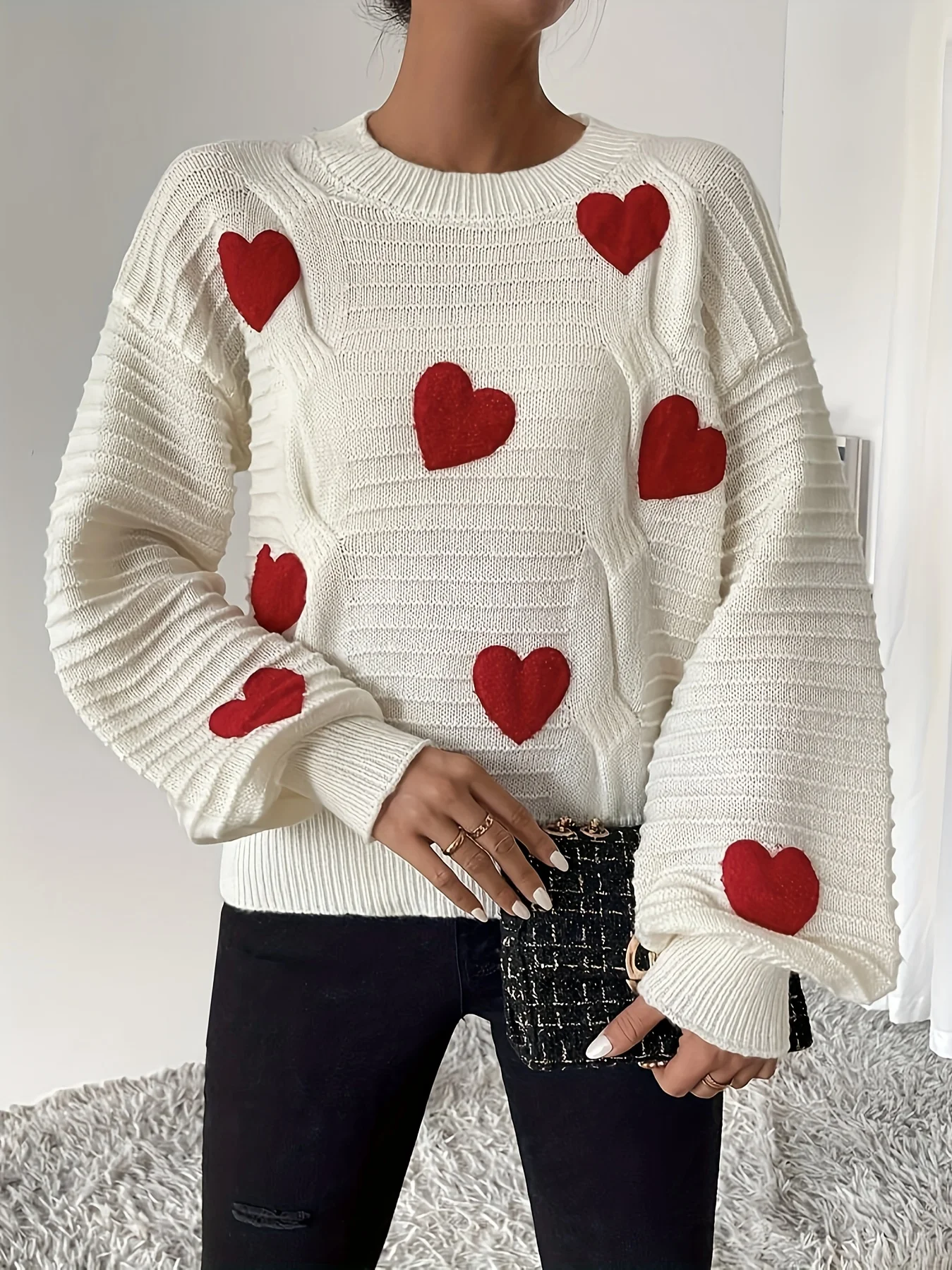 Fall/Winter 2024 Fall/Winter Versatile Round Neck, Casual Style, Loose and Thin, Slim Heart Pattern, Design Sense Niche Knitwear