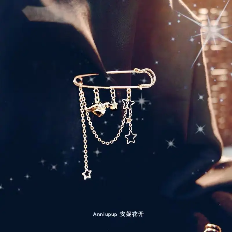 Magic peripheral: 943 Station No. 943 Star Snitch brooch school bag clothes pin jewelry Christmas gifts