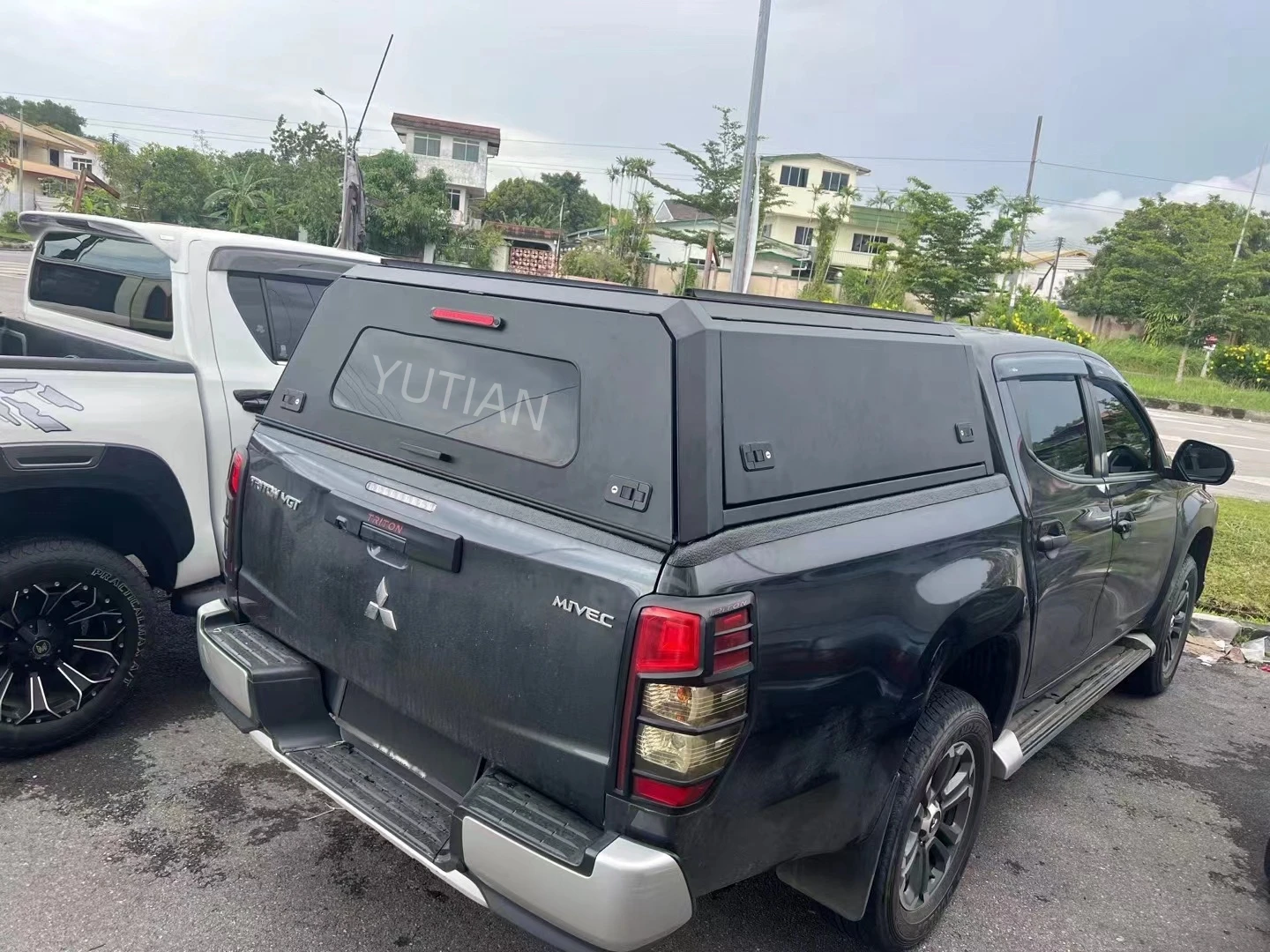 TRUCK CANOPY  For TRITON L200 DOUBLE CAB BLACK TITAN HYBRID CANOPY  Truck topper waterproof Anti theft Hardtop canopy