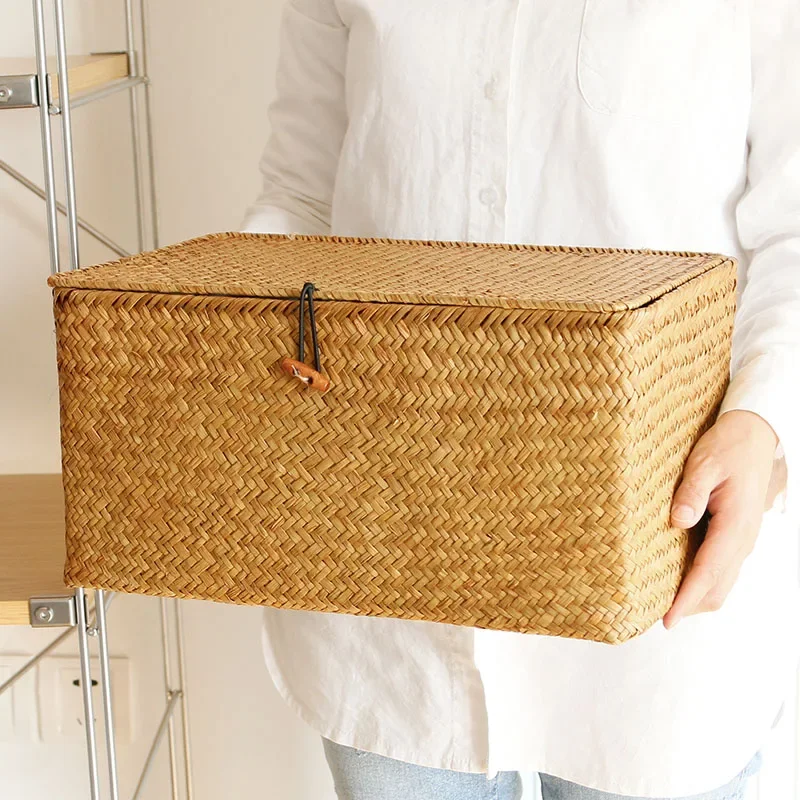 Woven Storage Basket with Vintage Straw Weave Retro Grass-Braided Gift Box for Packaging Desktop Storage Basket for Living Room