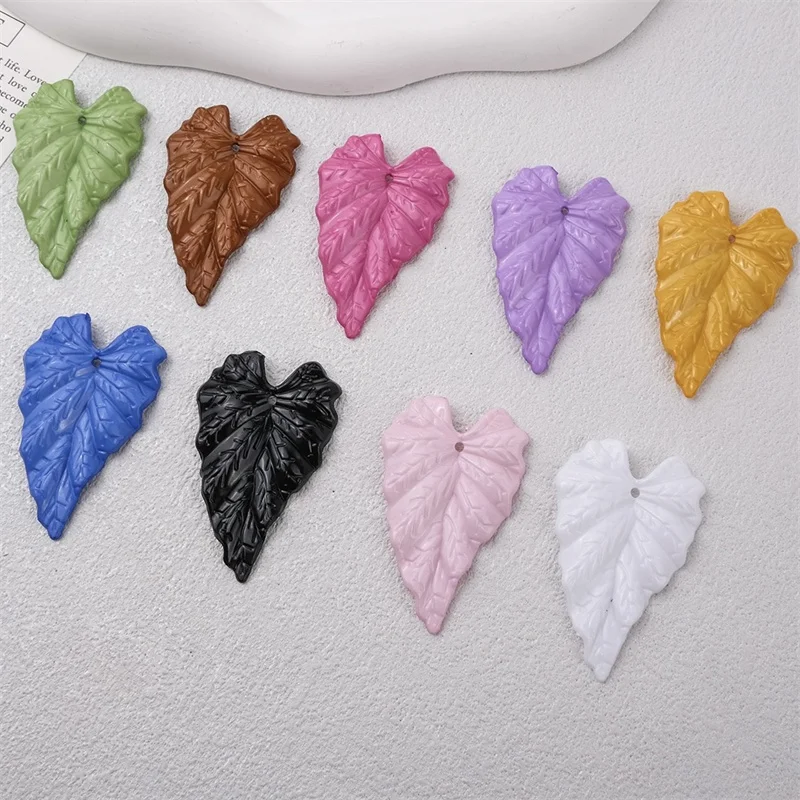 

2025 новейшие 200 шт./лот, цветной принт, мультяшные сердечки, форма листьев, акриловые бусины в виде листьев, ювелирные изделия «сделай сам», аксессуары для волос для одежды