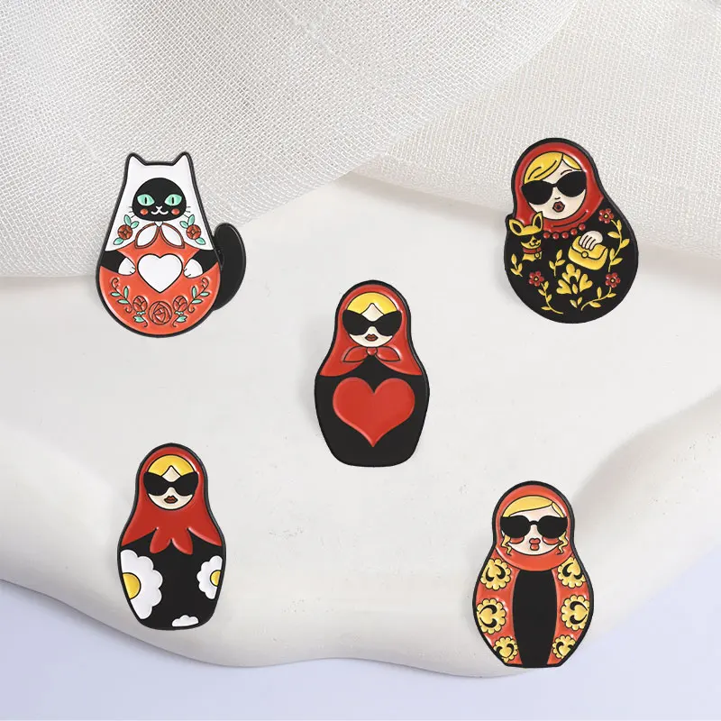 Cartoon Russische Matroschka-Puppen Emaille-Anstecknadeln Sonnenbrillen-Mädchen Schwarze Katze Volkskunst-Matroschka-Puppen Broschen Russische Kultur-Abzeichen Schmuck – Detail 8