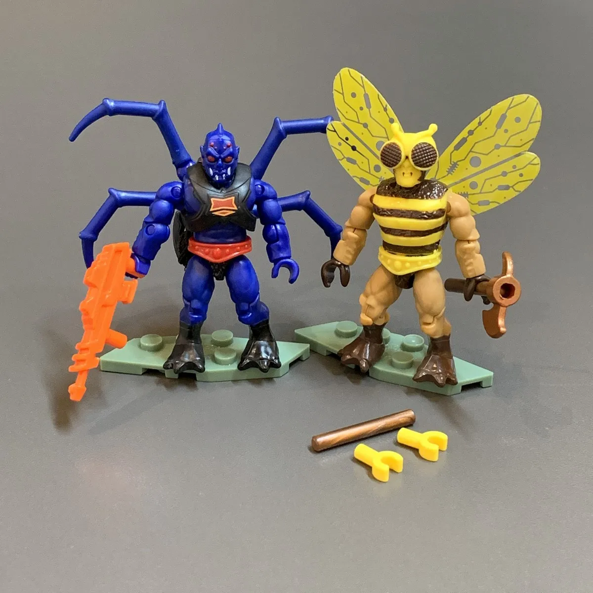 Ultra Rare NUEVO 2 MEGA Construx ETERNIA BATTLEGROUND MOTU BUZZ-OFF WEBSTOR Micro figuras de acción coleccionables y accesorios