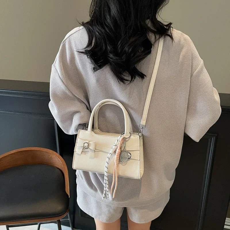 

Однотонные сумки на плечо из искусственной кожи с блестками, шитье, высокое качество, лидер продаж, сумки для женщин, универсальные сумки через плечо для поездок на работу, белые