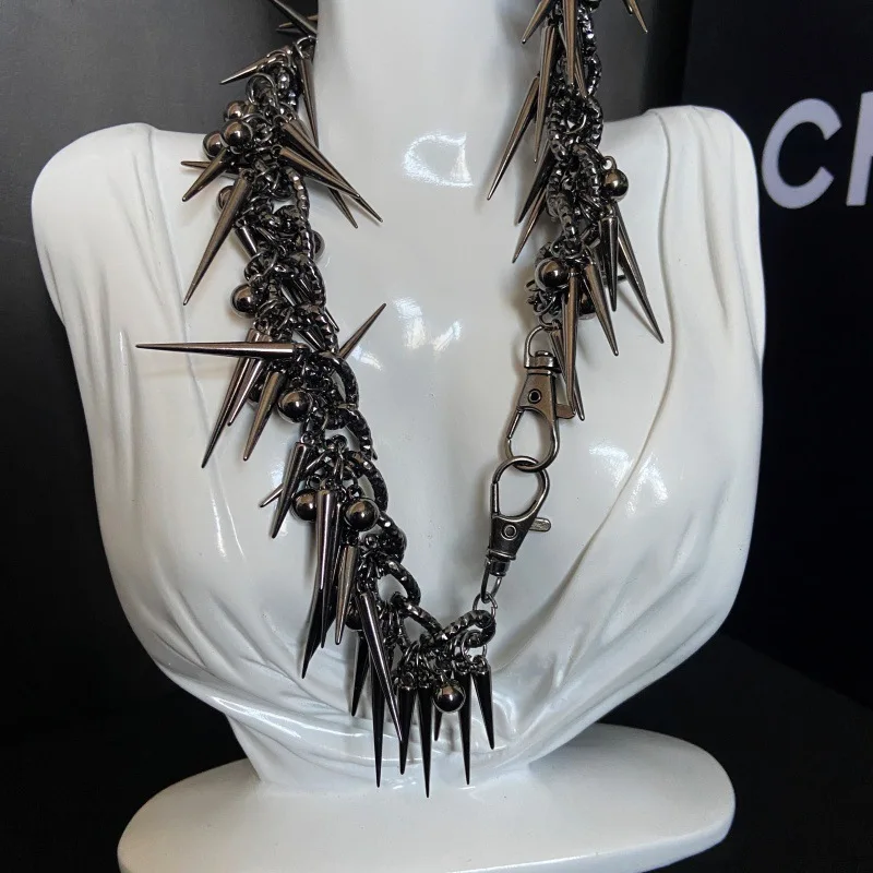 Diseño único, dulce, fresco, picante, estilo de niña, remache, cuentas redondas, collar con borlas, cadena de cintura, personalidad femenina, diseño de nicho, clavícula