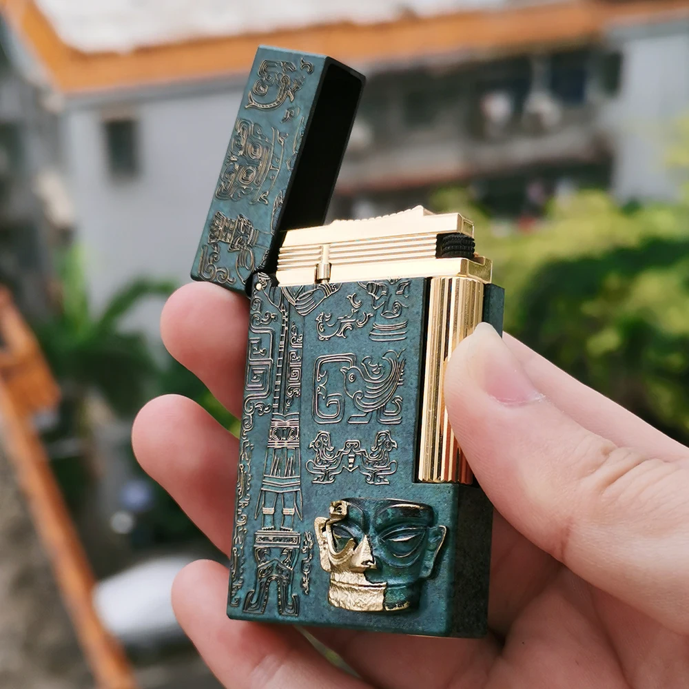 

Бронзовая металлическая зажигалка Sanxingdui для сигар и сигарет, включает в себя индивидуальные аксессуары.