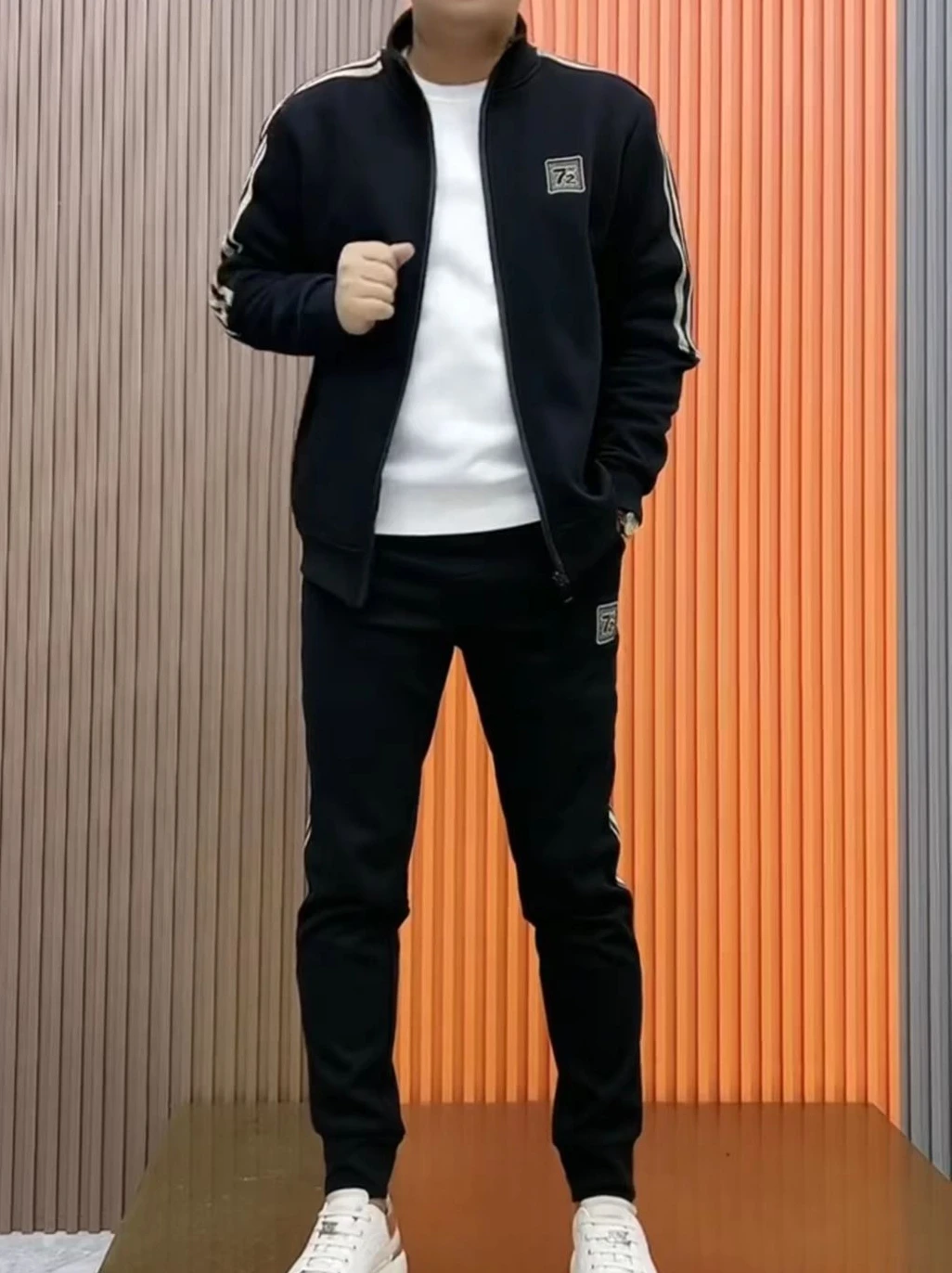 

Мужской модный повседневный спортивный костюм T39: новинка весна-осень, универсальный комплект с воротником-стойкой, длинными рукавами и брюками