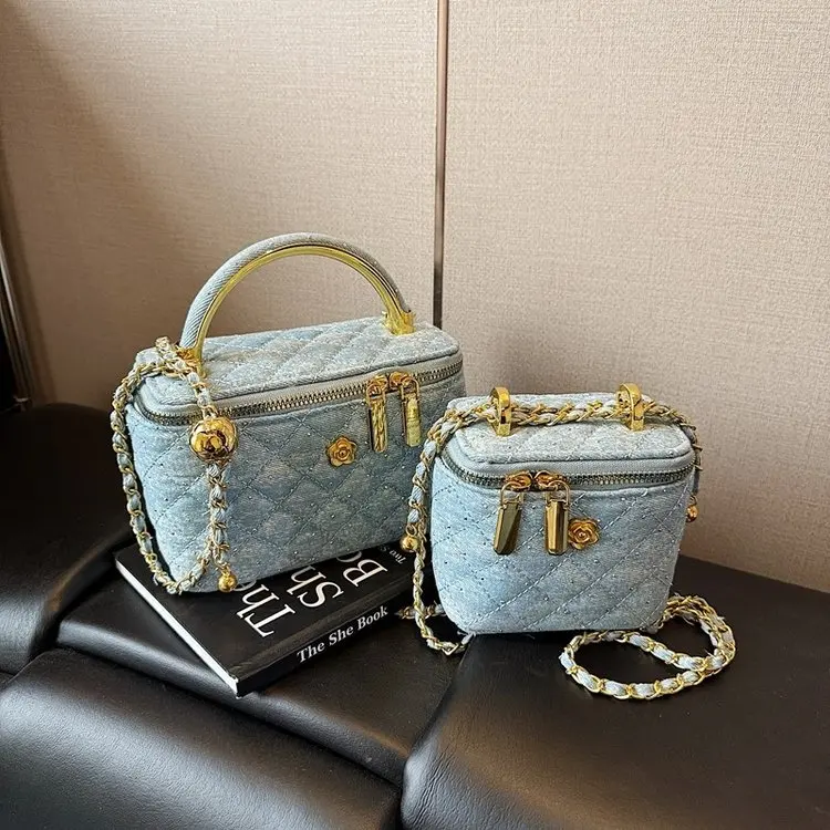 

Soft Padded Diaper Bag with Breathable Strap Effectively Reduces Shoulder Pressure for All Day Comfortable Carrying