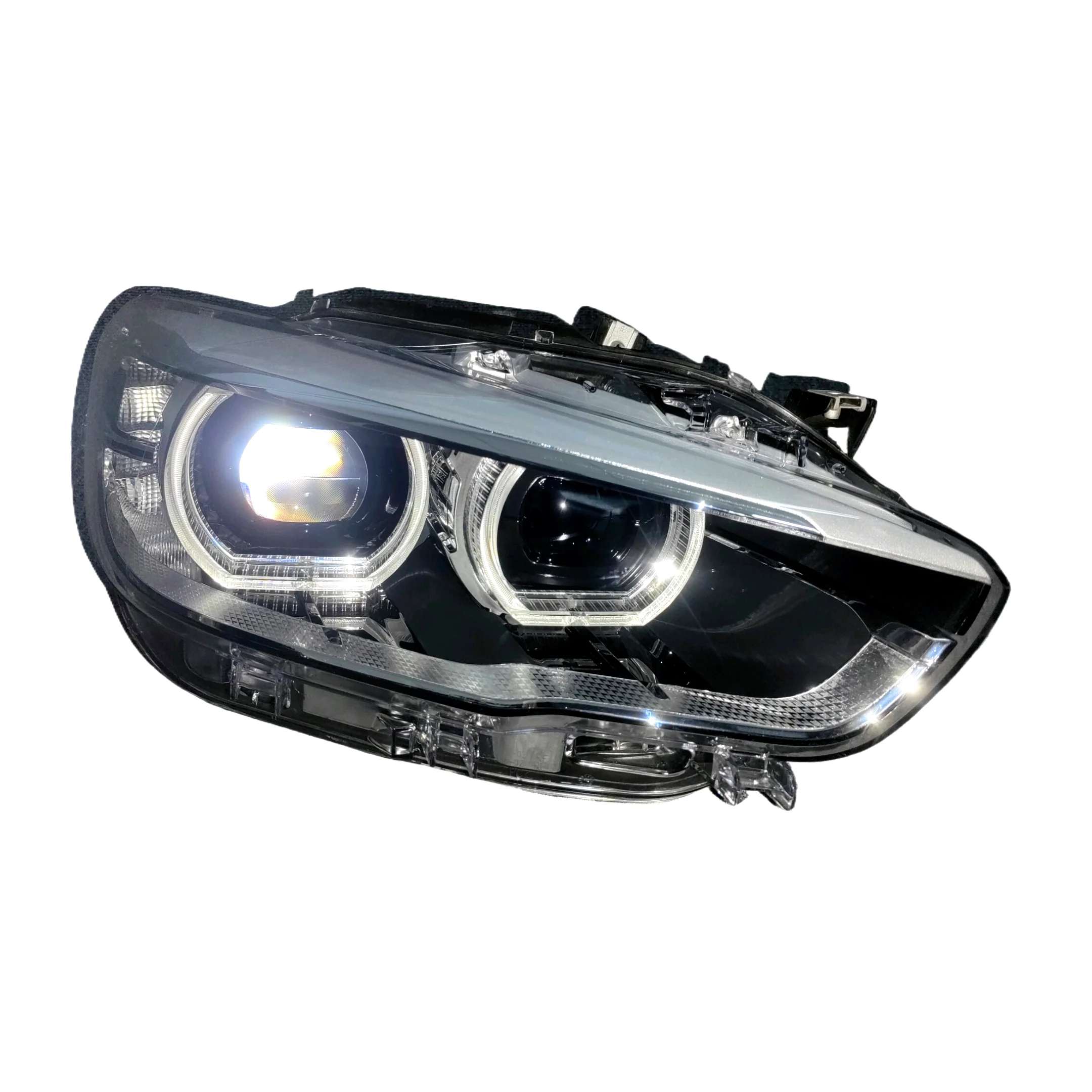 مناسبة للمصابيح الأمامية LED F20 من السلسلة الأولى لسيارات BMW، والموديلات الأكثر مبيعًا