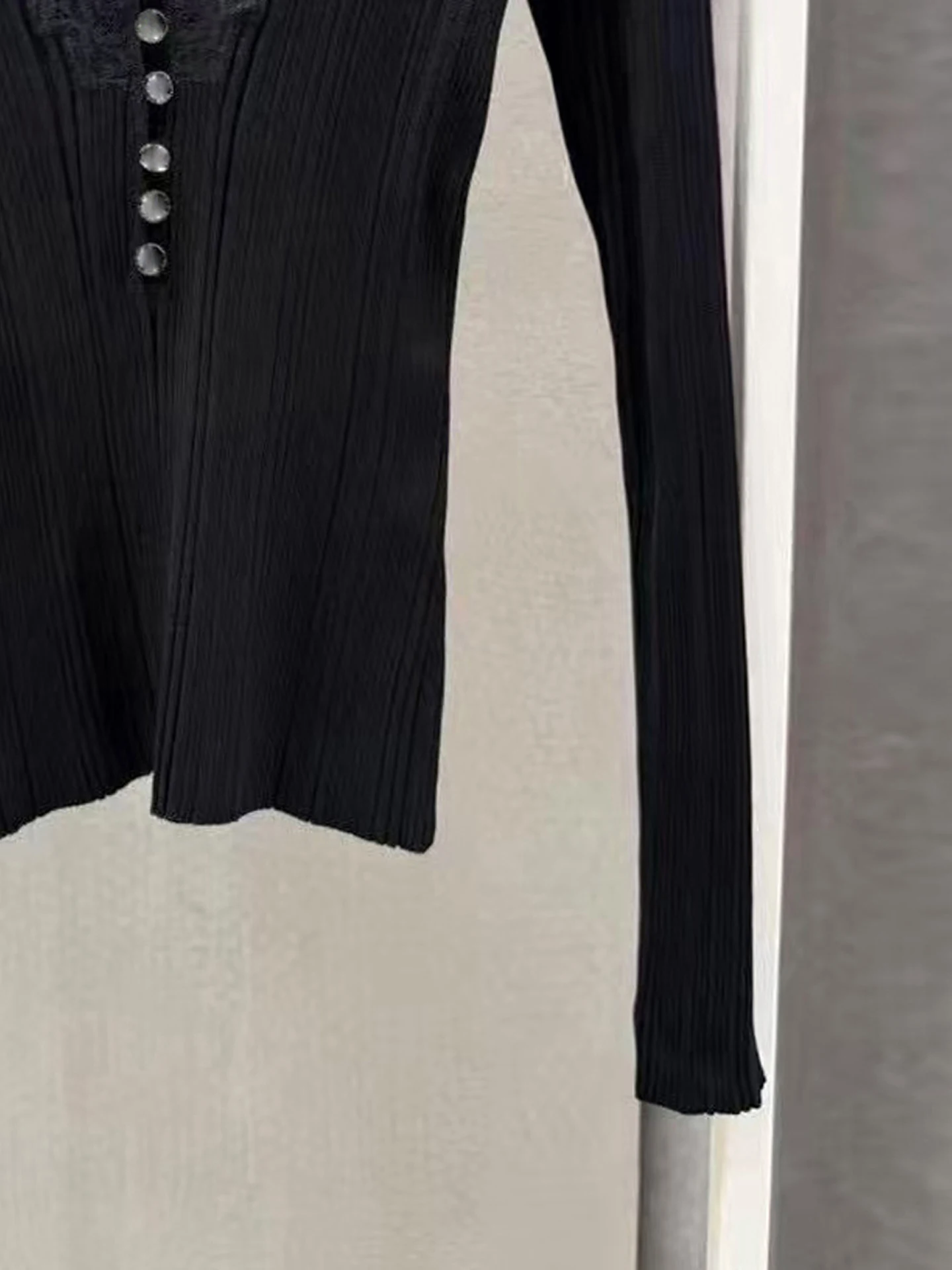 Slim Fit Lace Splice V-Ne gebreide top Dames Premium Faion Herfst 2025 SP Home South Oil High-End Dameskleding