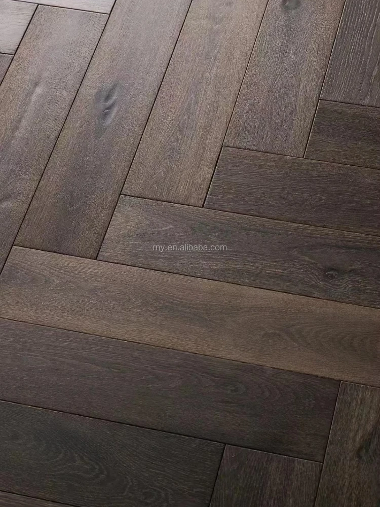 نسخة مخصصة من غرفة المعيشة ذات الأرضية الخشبية الهندسية متعددة الأغراض من خشب البلوط الأوروبي