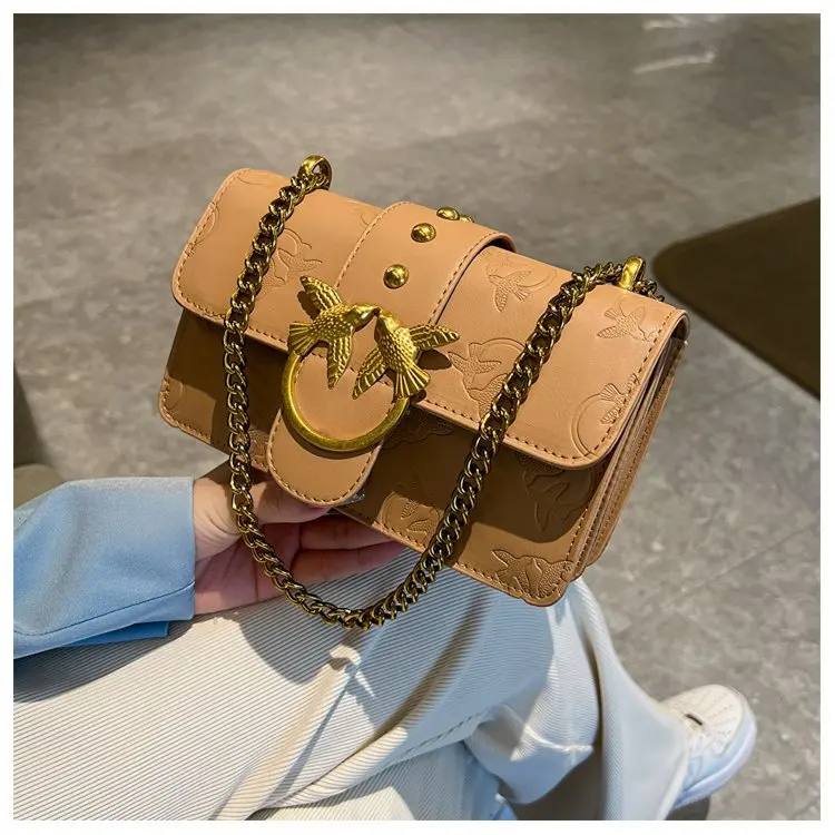

2025 Autumn & Winter Women's Bag - Fashion High-End Light Luxury, Unique Design, Versatile for Daily Commuting/Coats
