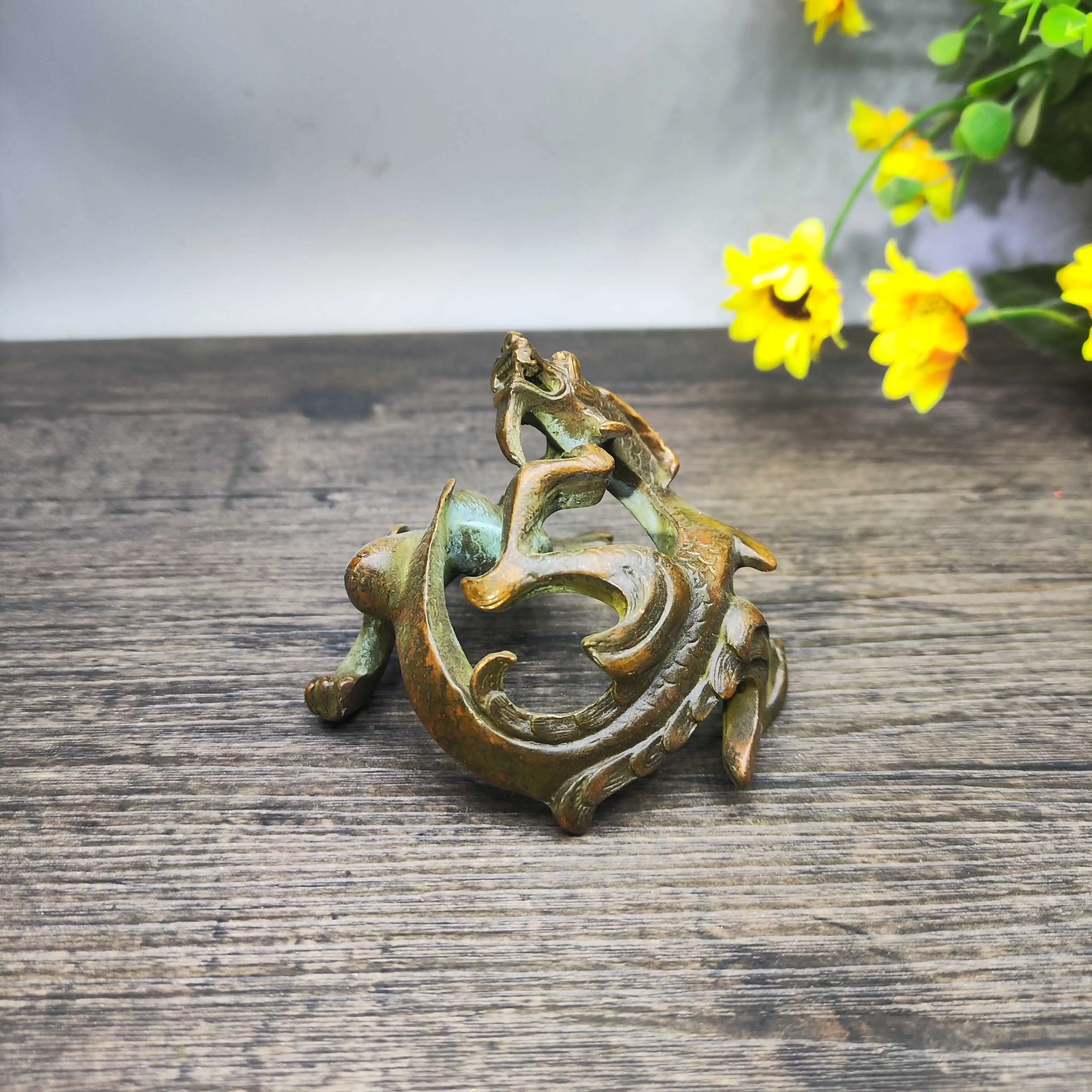 Retro micro-engraving dragon-shaped pen holder - small tabletop decorative item for home decoration