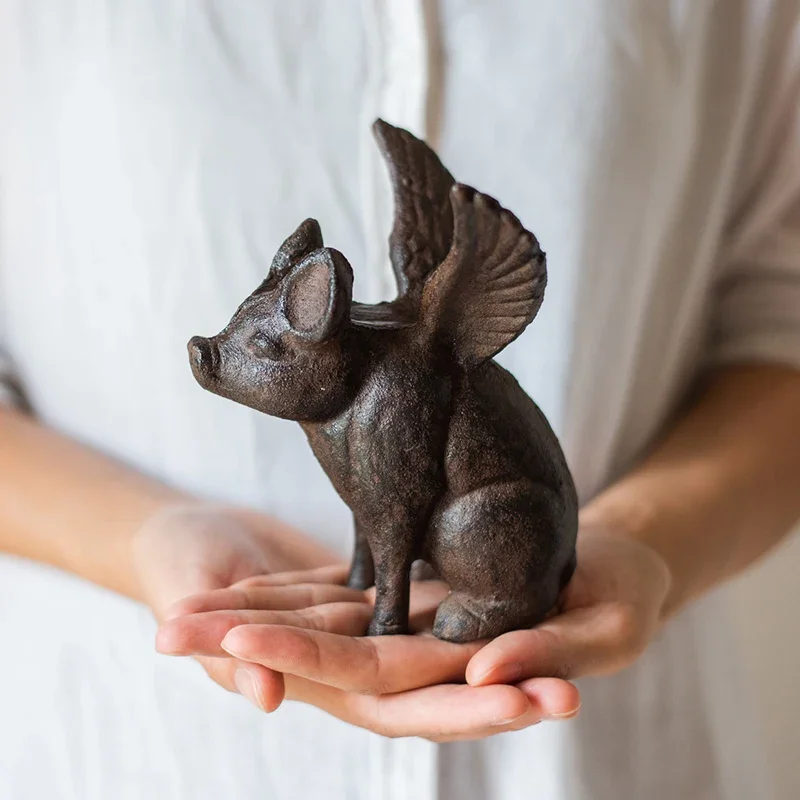

Creative Vintage Figurine Cast Iron Flying Pig Octopus Ornament Mobile Phone Display Stand Wrought Iron Crafts Holder Decoration