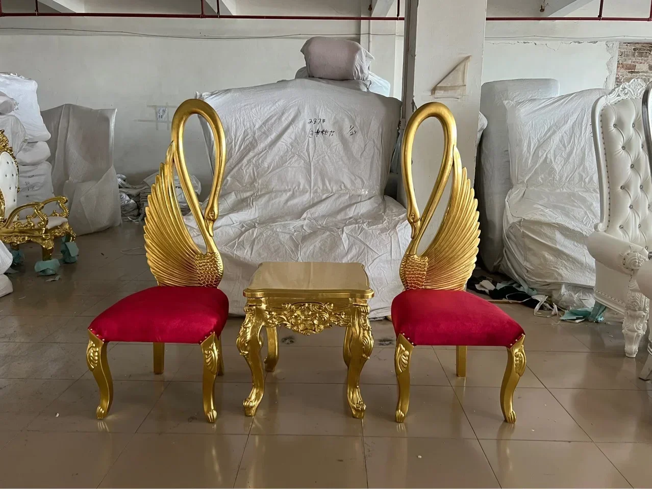 Neoclassical European Swan Chair High-end Hotel Club Gold Foil Solid Wood  Princess Chair Phoenix