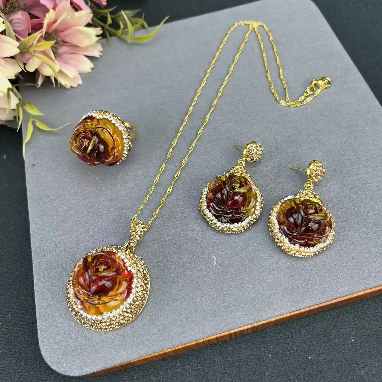DIY accessories Live broadcast of the same new flower amber rose inlay three-piece set medieval national style flower-shaped nic
