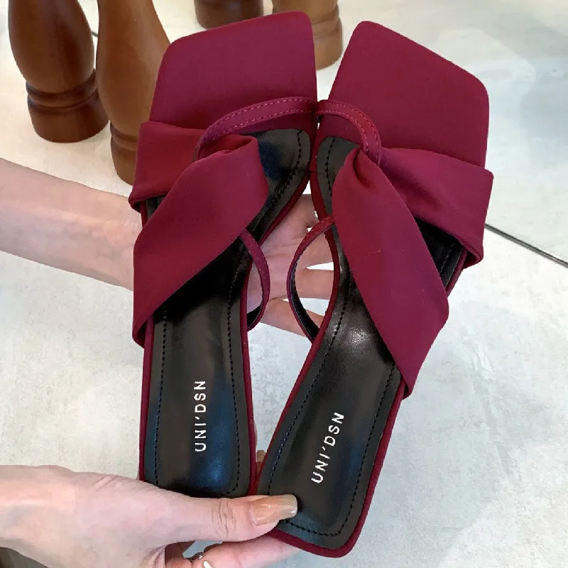 

Высококачественные атласные дизайнерские летние тапочки с перекрестными ремешками, женские пикантные модельные сандалии с открытой спиной, модные вечерние туфли на низком каблуке, роскошные каблуки