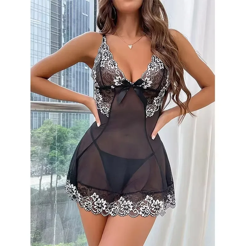 Camisón corto Sexy con escote en V profundo para mujer, vestido bordado, pijamas de moda, Tanga gratis, ropa de dormir de noche, lencería con tirantes para muñeca bebé