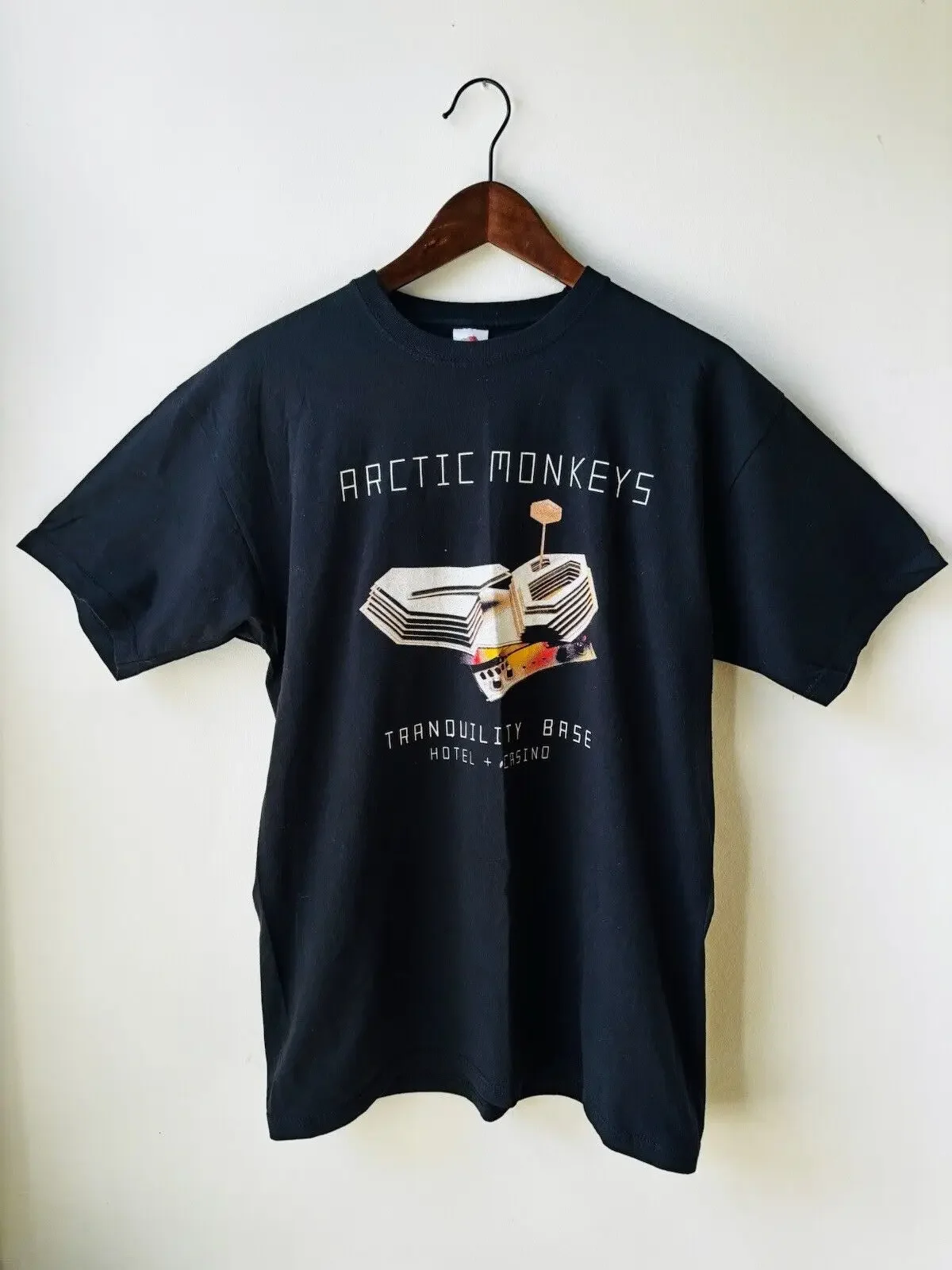 T-shirt noir de la tournée Arctic Monkeys Äòtranquility Base Hotel Casino Äô, taille L