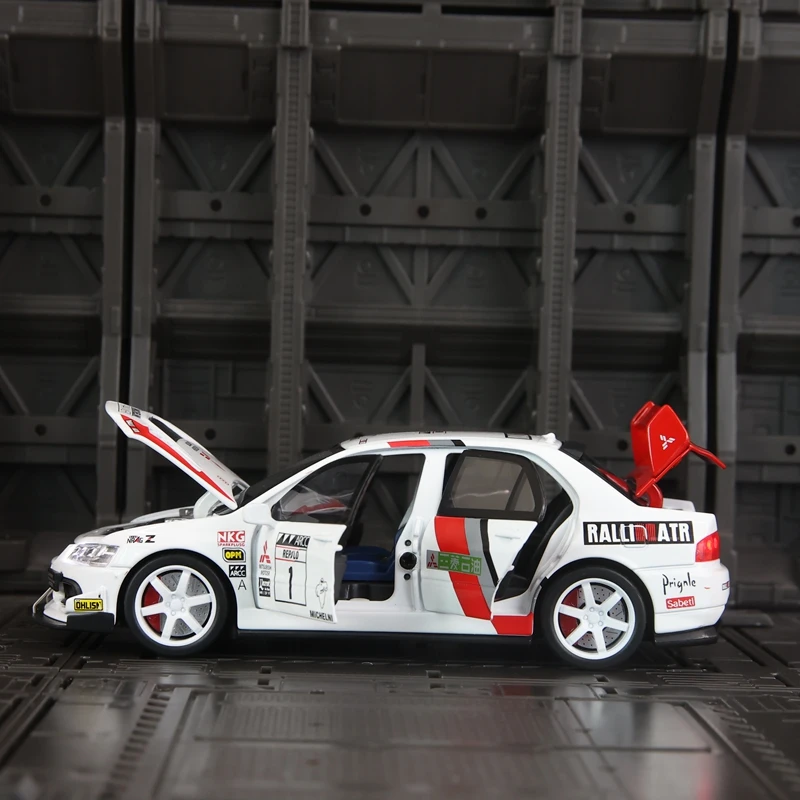 1:32 Mitsubishi 9a generazione EVO modello di auto in lega, porte e cofano motore, bagagliaio può essere aperto finemente elaborato